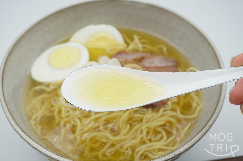 Blue Commons Japan「函館ブリ塩ラーメン」のスープ