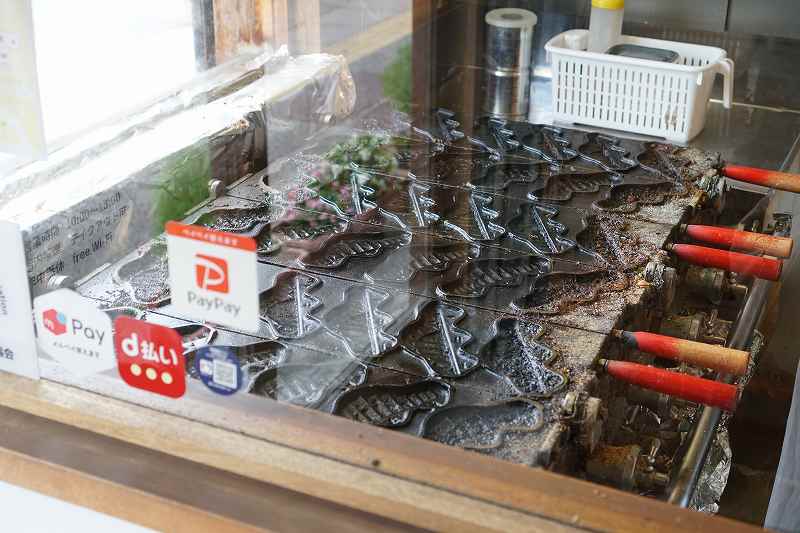 福吉カフェ旭橋本店の店内にあるトキワ焼きの焼き型