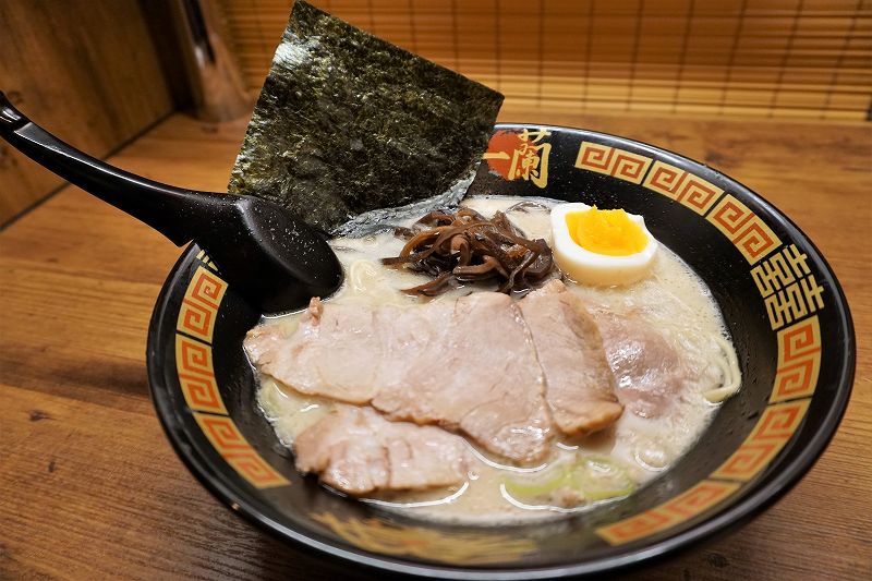 トッピングの半分を追加したラーメンがこちら