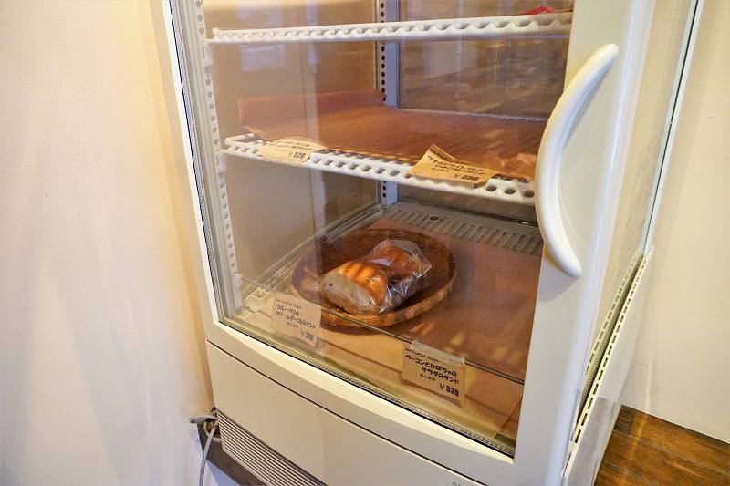 サンド類は壁側にある冷蔵ケースに