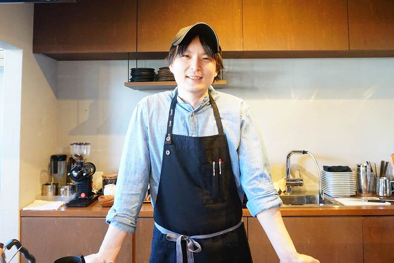 ZENIBAKO coffee（銭函珈琲）の店長 細川 達哉さん