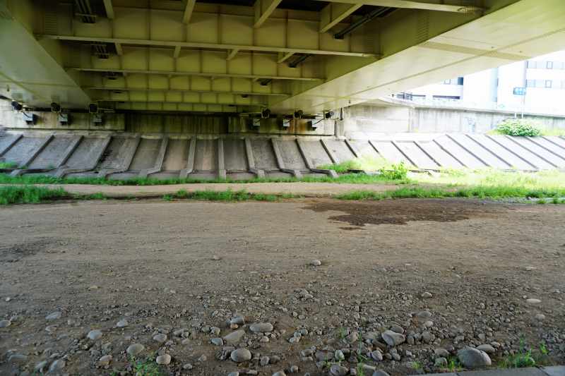 南19条大橋の橋の下