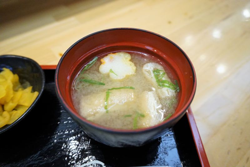 串鳥三番街店のコロッケ定食の味噌汁