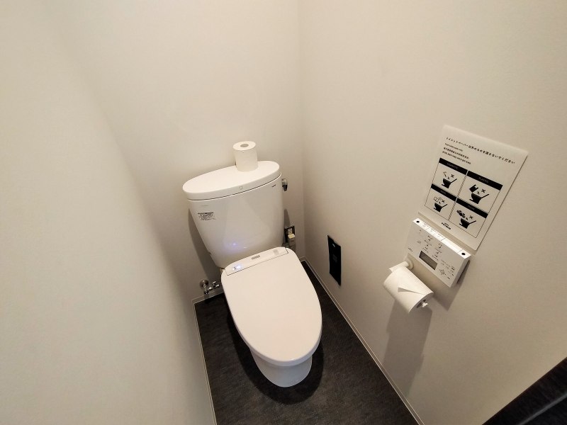 ホテルポットマムのダブルルームのトイレ