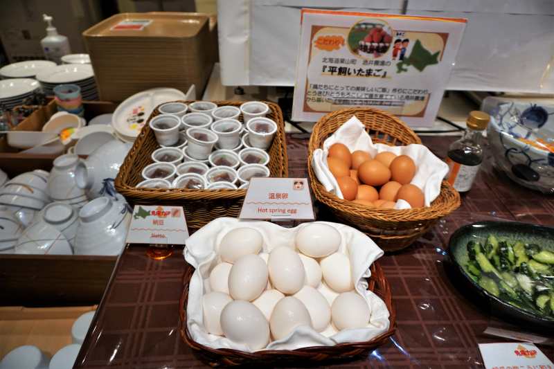 朝食ビュッフェの平飼い卵