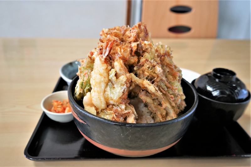 「レストラン味心」のキャベツ天丼