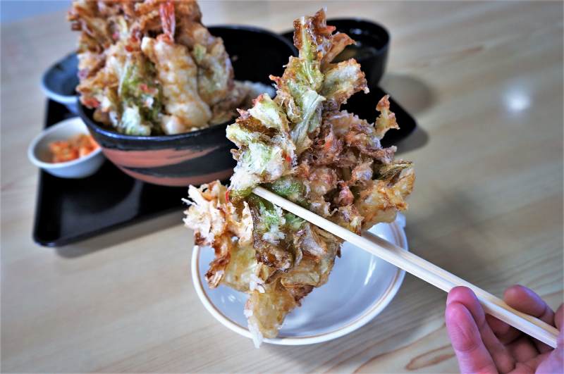 「レストラン味心」のキャベツ天丼