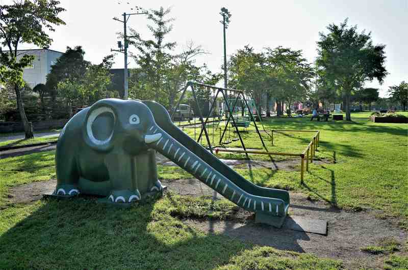 「栗山公園」の遊具