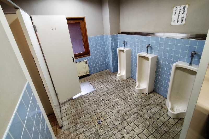 「三重緑地公園キャンプ場」のトイレ