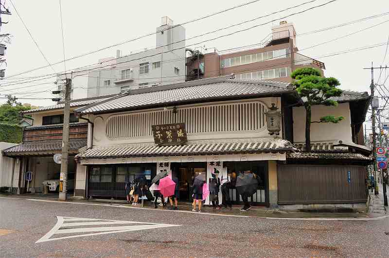 長崎県にある「福砂屋 本店」の外観