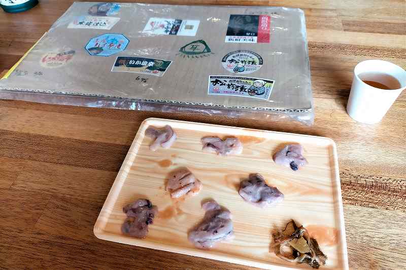 小田島水産の試食用イカの塩辛