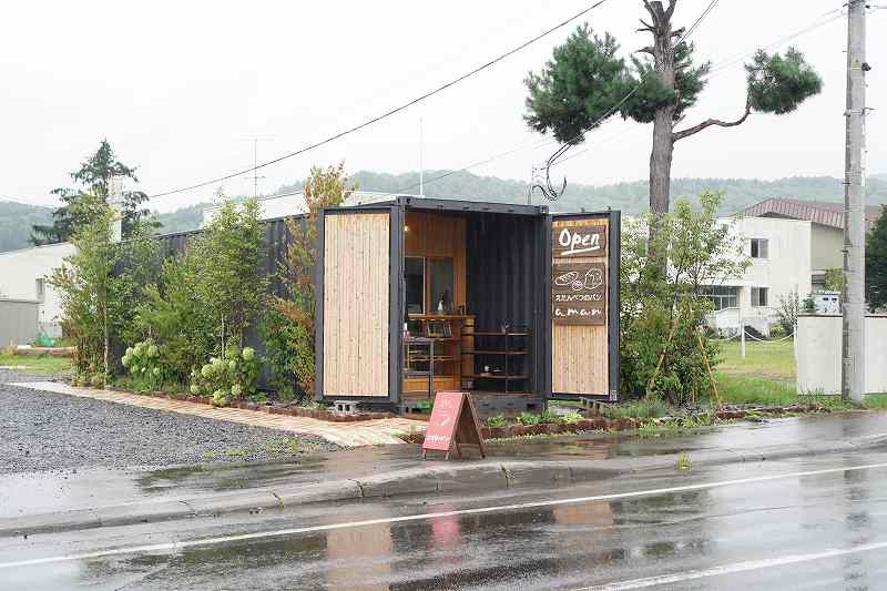 Chiraiの敷地内に店をかまえるパン屋「aman（アマン）」の外観