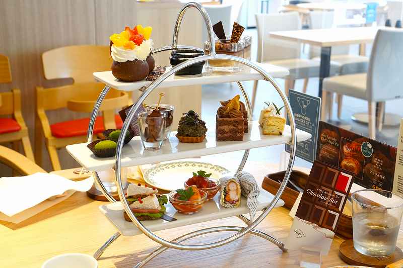 「FIKA AFTERNOON TEA -チョコレートフェア-」がテーブルに置かれている