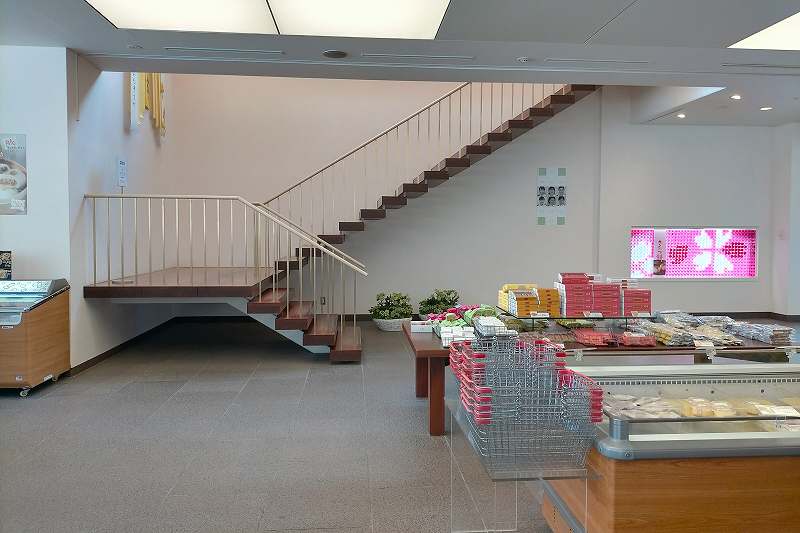 「六花亭 円山店」1階物販コーナーの内観