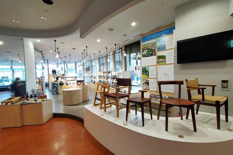 家具や特産品などがたくさん並べられている「東川ミーツ」の内観