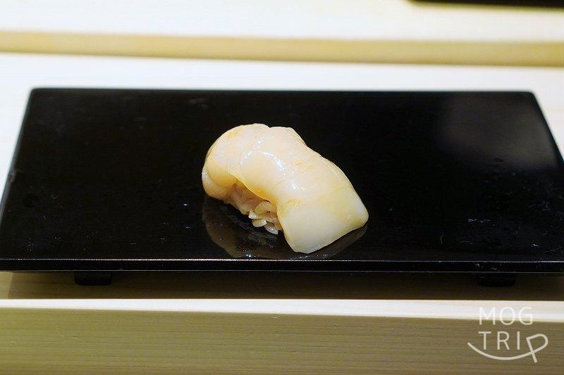 札幌「鮨わたなべ」　帆立のお寿司