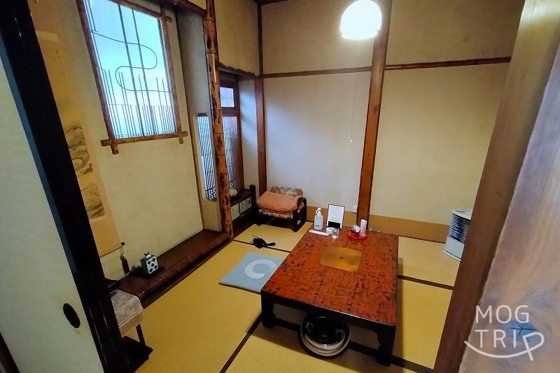 函館にある「すき焼き専門店 阿さ利 本店」の2階個室内観