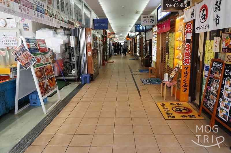 「函館朝市」どんぶり横丁の廊下