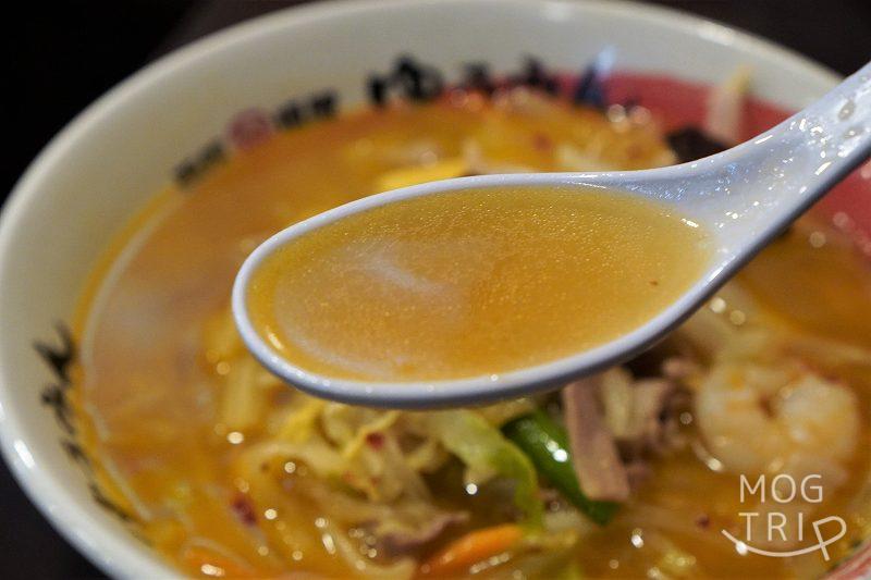 「函館麺屋ゆうみん」函館やんぽん麺のスープ
