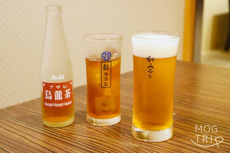 旭川「鮨みなと」のビールとウーロン茶がテーブルに置かれている