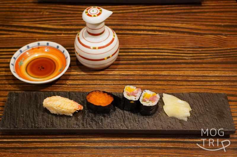 旭川「鮨みなと」の「寿司3貫」がテーブルに置かれている