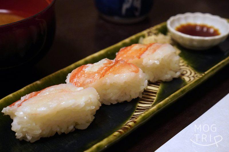 札幌「氷雪の門」ズワイ蟹の握り寿司
